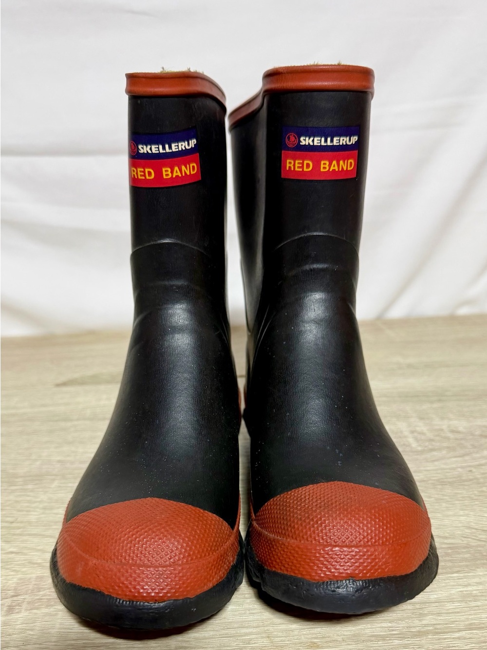 Skellerup Red Band Kids Waterproof Pull-On Rubber Rain Boots Black Red Sz 1